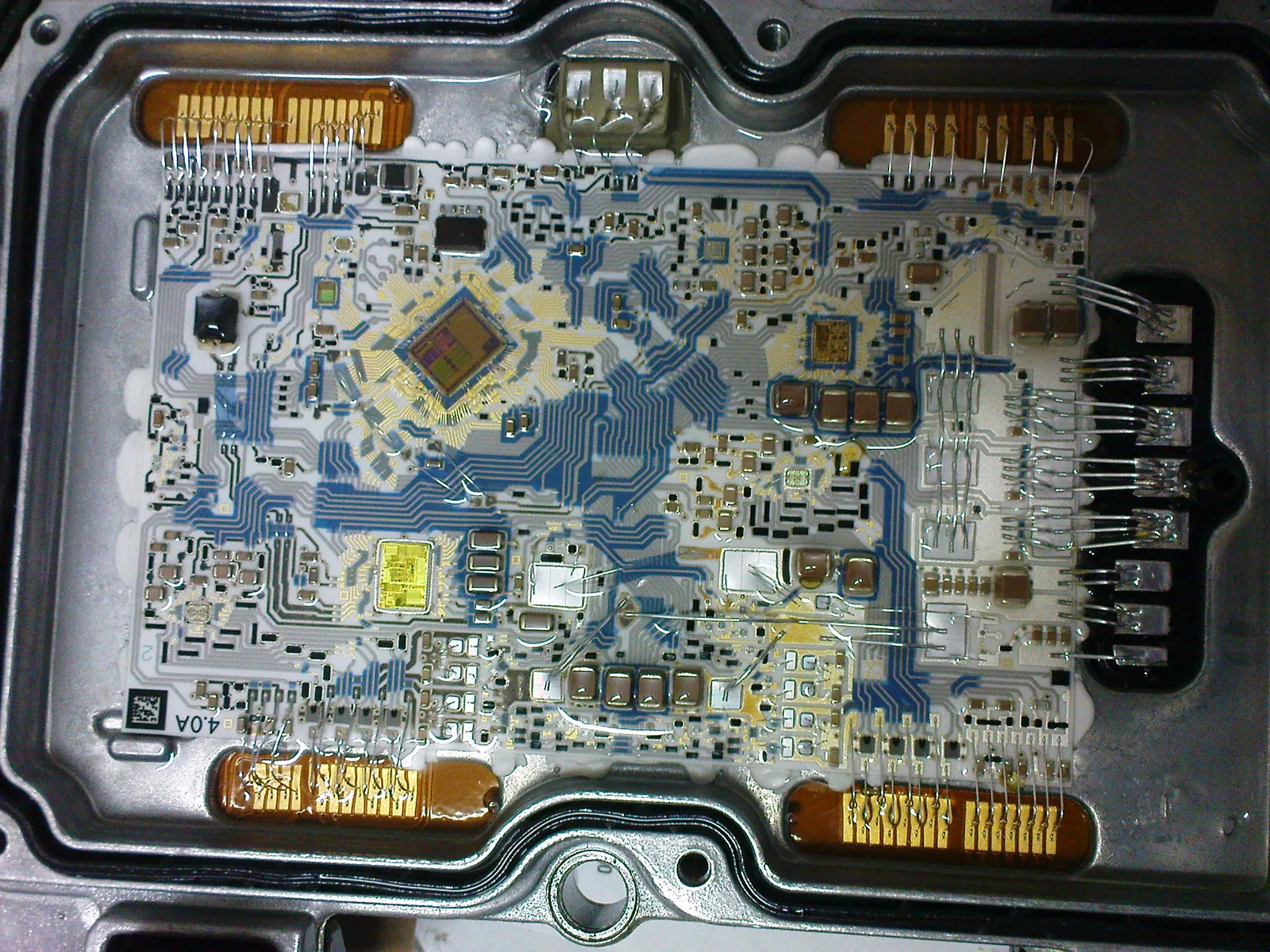 La placa electrónica de una mecatrónica DQ200: en su memoria guarda la identidad del auto.